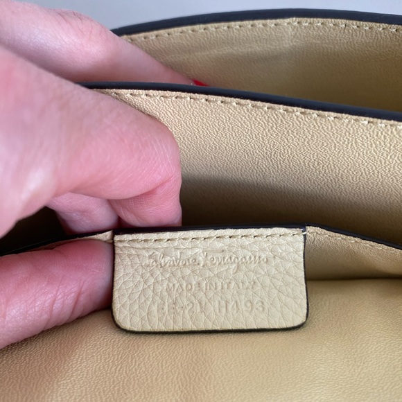 NEW‼️ Salvatore Ferragamo Mini Gancini Top Handle Calfskin Bag - Picture 12 of 16